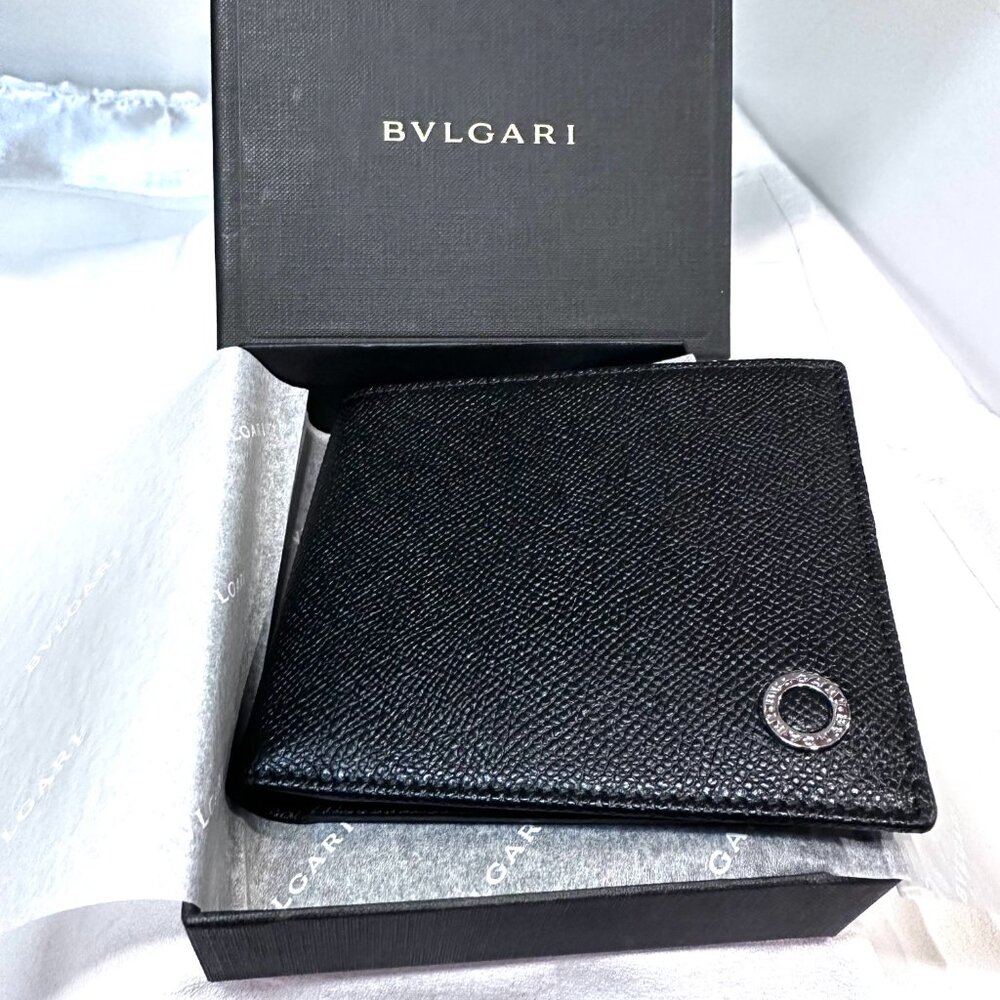 New BVLGARI BVLGARI Men’s Black Grain Leather Bi-fold Wallet